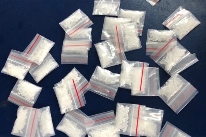Bán Cocaine, Heroin: Giao Hàng Nhanh Chóng
